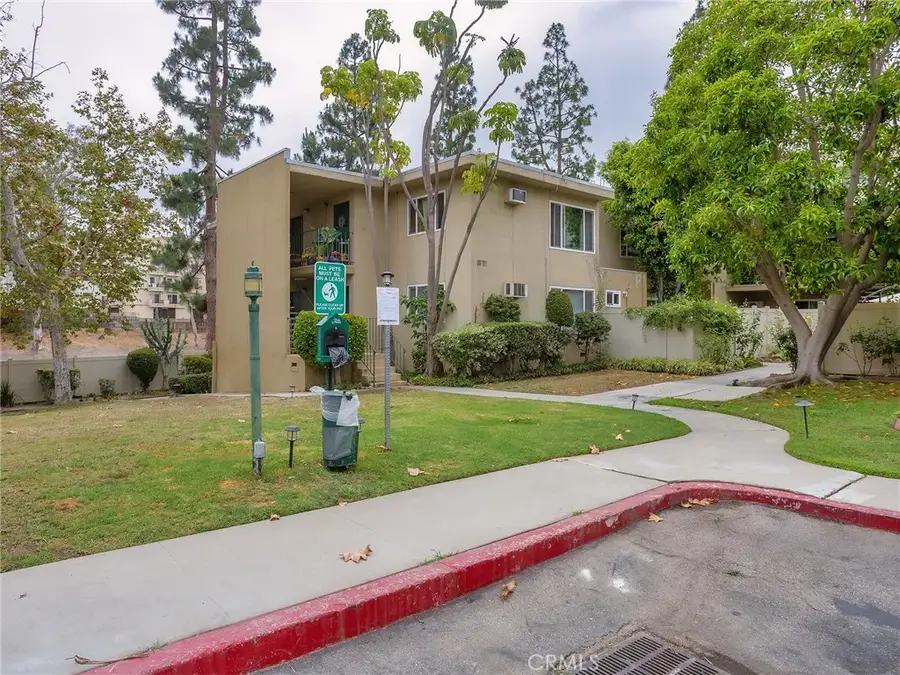 11138 Aqua Vista Street #18, Studio City, CA 91602 - #3
