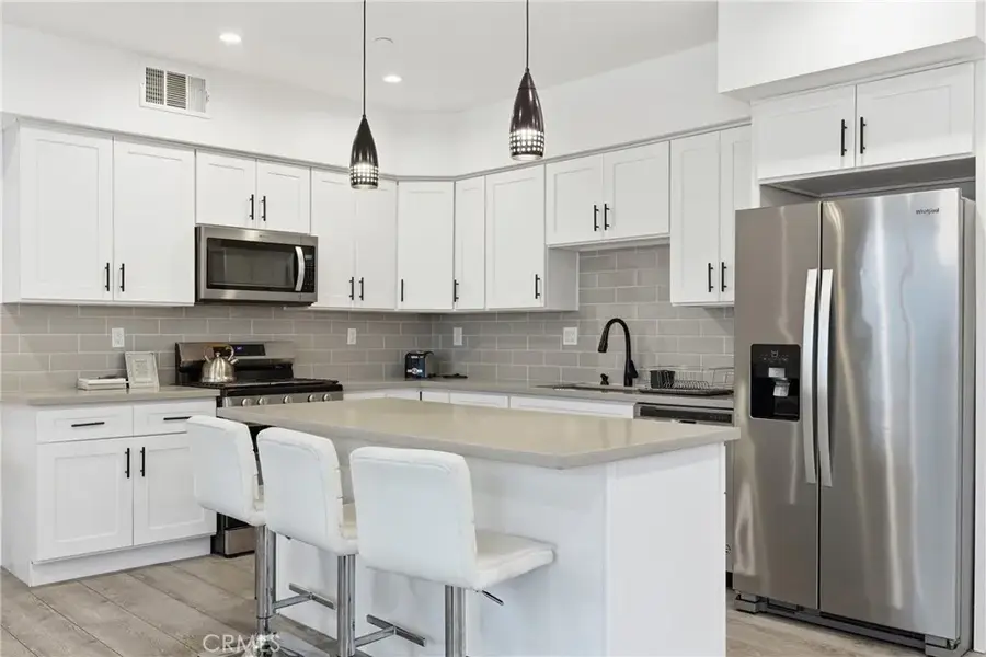 13822 Oxnard, Van Nuys, CA 91401 - #3