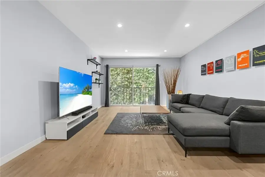 1045 N Kings #107, West Hollywood, CA 90069 - #3