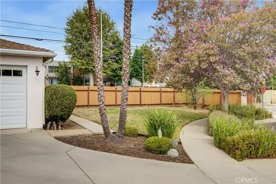 16858 Weddington Street, Encino, CA 91436 - #3