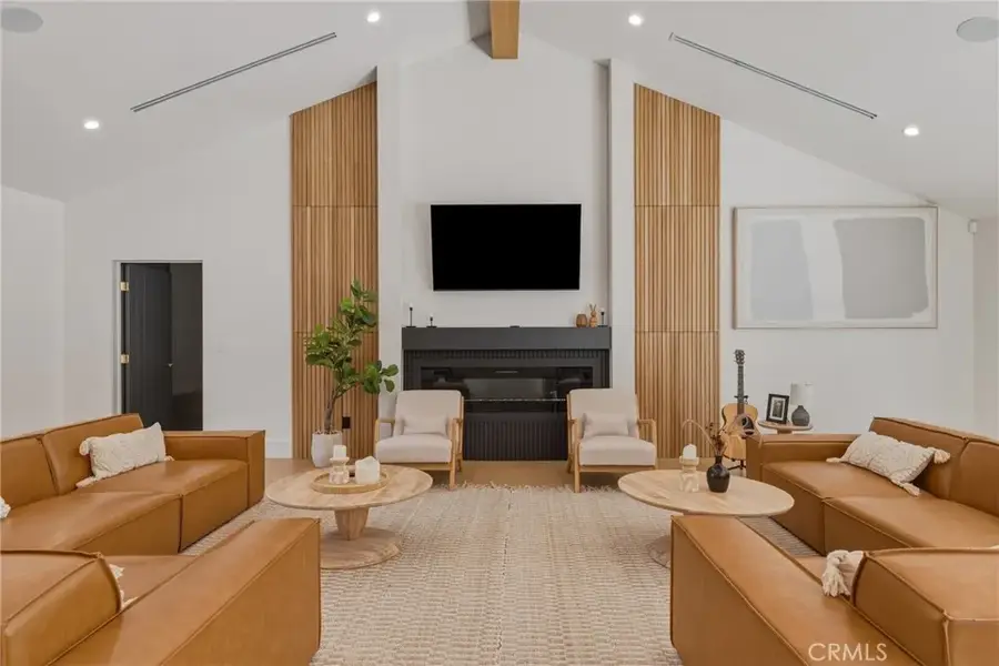 4830 Winnetka Avenue, Woodland Hills, CA 91364 - #2