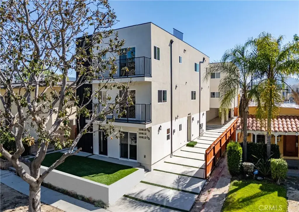 10810 Hesby, North Hollywood, CA 91601 - #1