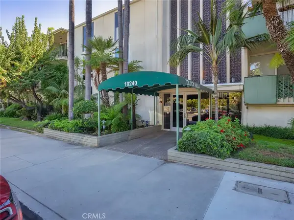 10240 Camarillo Street #208, Toluca Lake, CA 91602