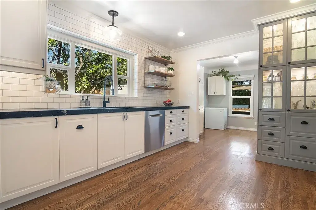 10703 Collins Street, North Hollywood, CA 91601 - #1