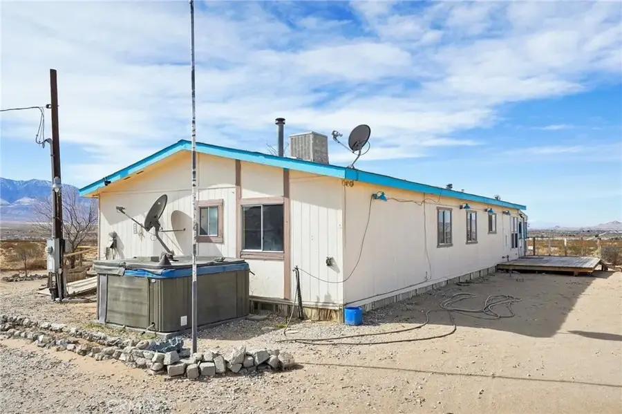11330 Lakeview Avenue, Lucerne Valley, CA 92356 - #3