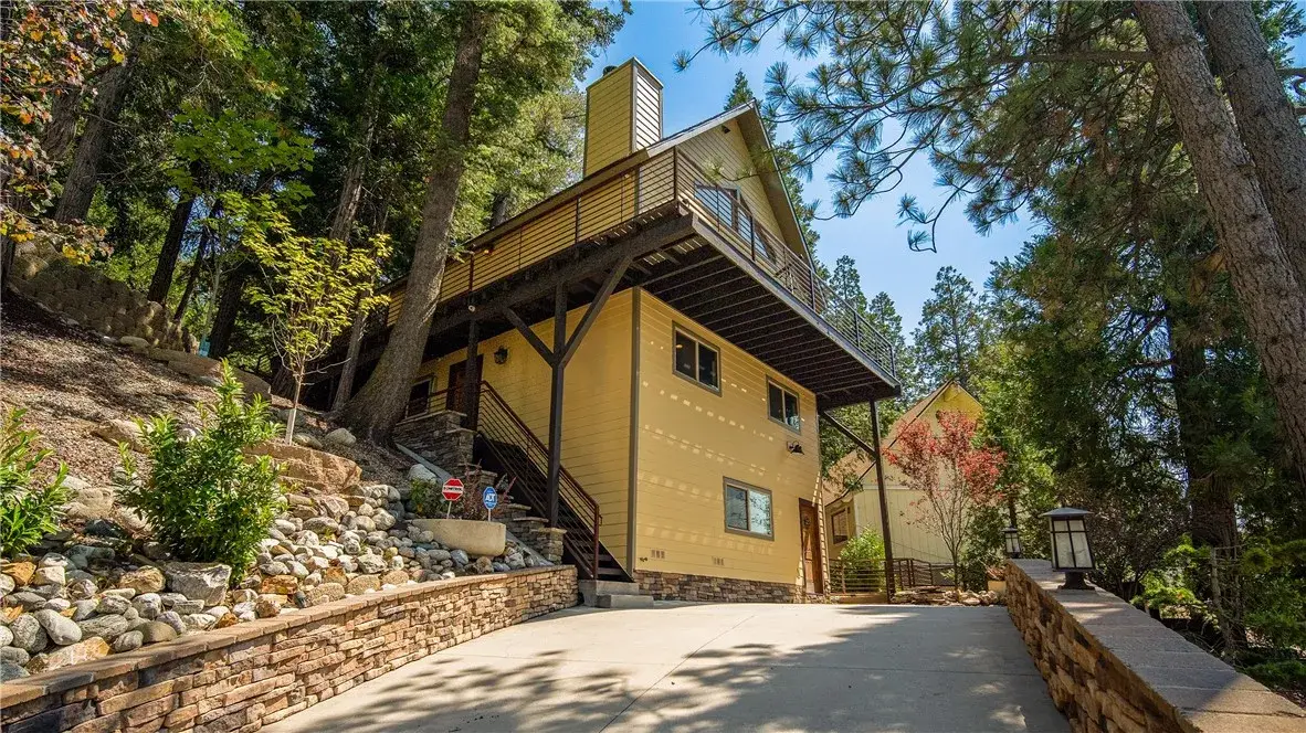 26947 Tunnel Drive, Lake Arrowhead, CA 92352 - Image #1