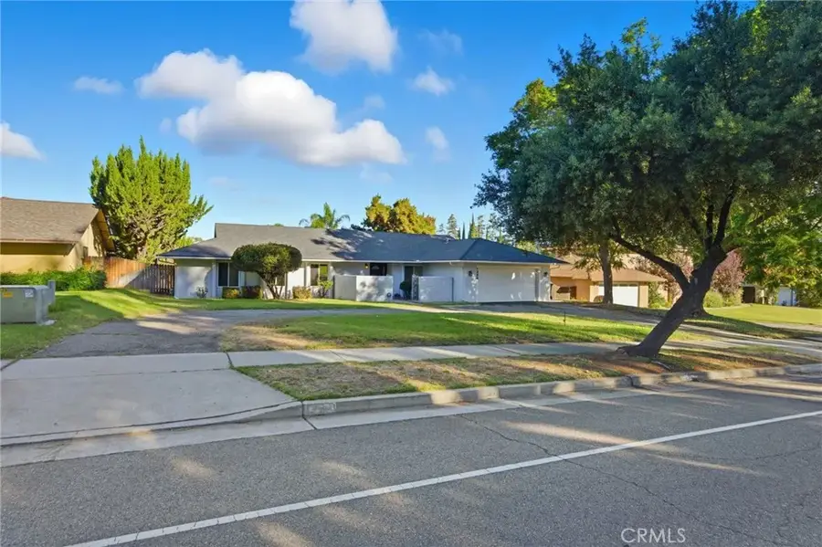 1324 W Fern Ave, Redlands, CA 92373 - Image #2