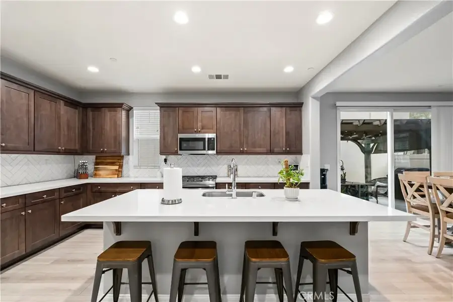 692 S Brampton, Rialto, CA 92376 - Image #3