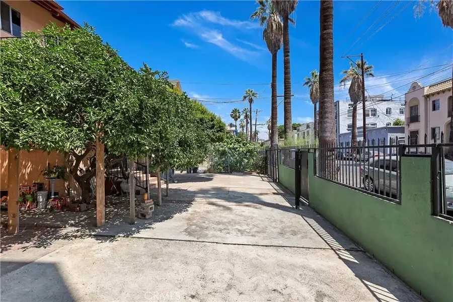 1437 Bonnie Brae Street, Los Angeles, CA 90006 - Image #2
