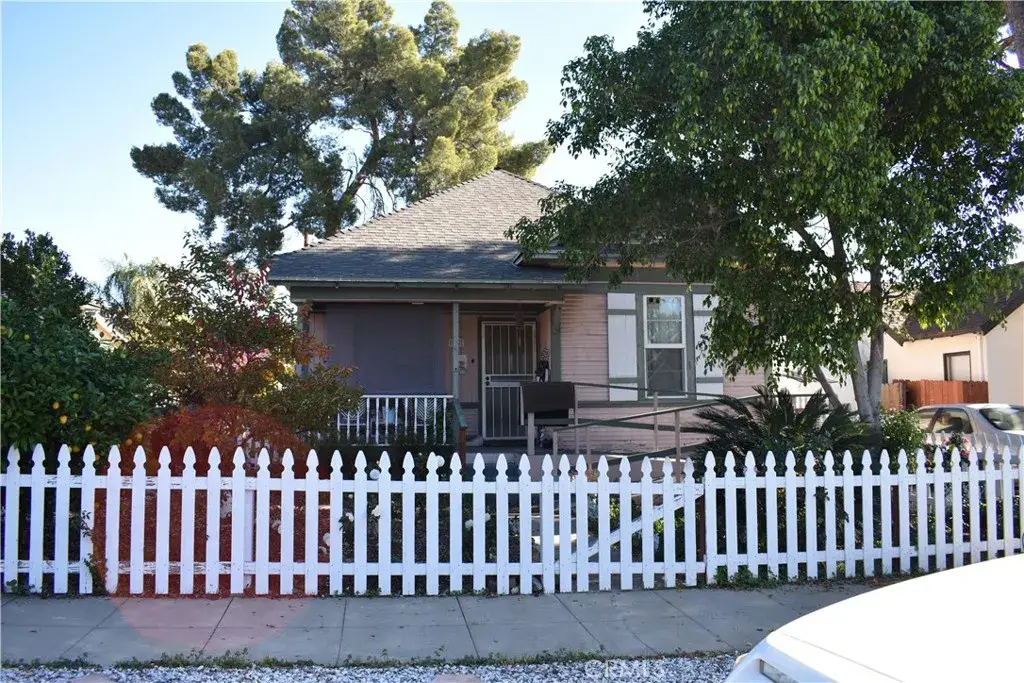 562 N 1st Avenue, Upland, CA 91786 - Image #1