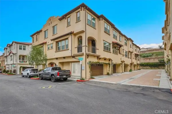 901 Sunset Rdg, Lake Forest, CA 92610