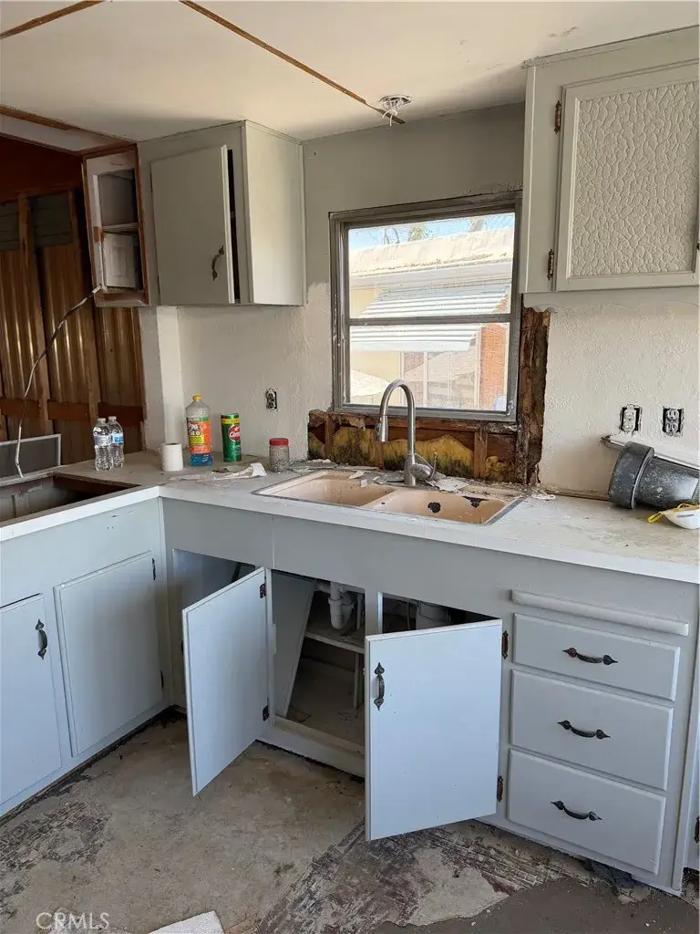 301 E Foothill #6, Pomona, CA 91767 - #2