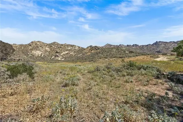 2001 Mt Vernon, Riverside, CA 92507