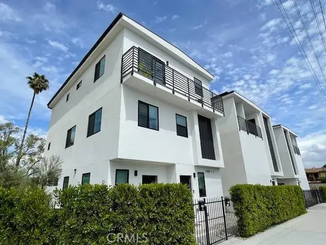 11451 W Victory Boulevard, North Hollywood, CA 91606 - #1