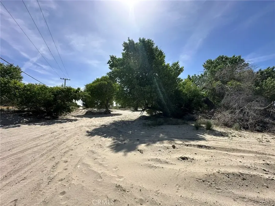 0 Avenue R, Sun Village, CA 93543 - #2