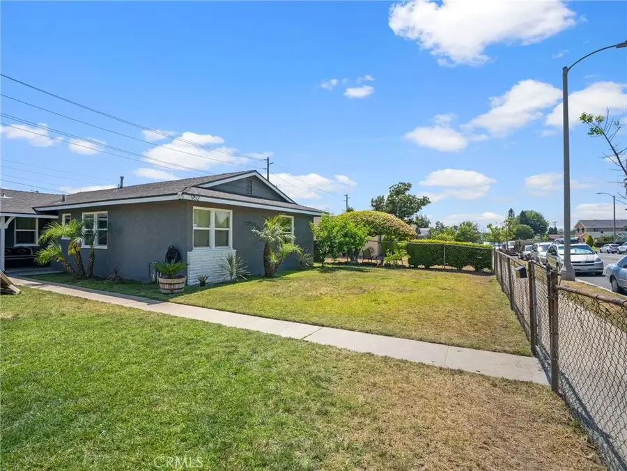 952 E La Verne, Pomona, CA 91767 - #3