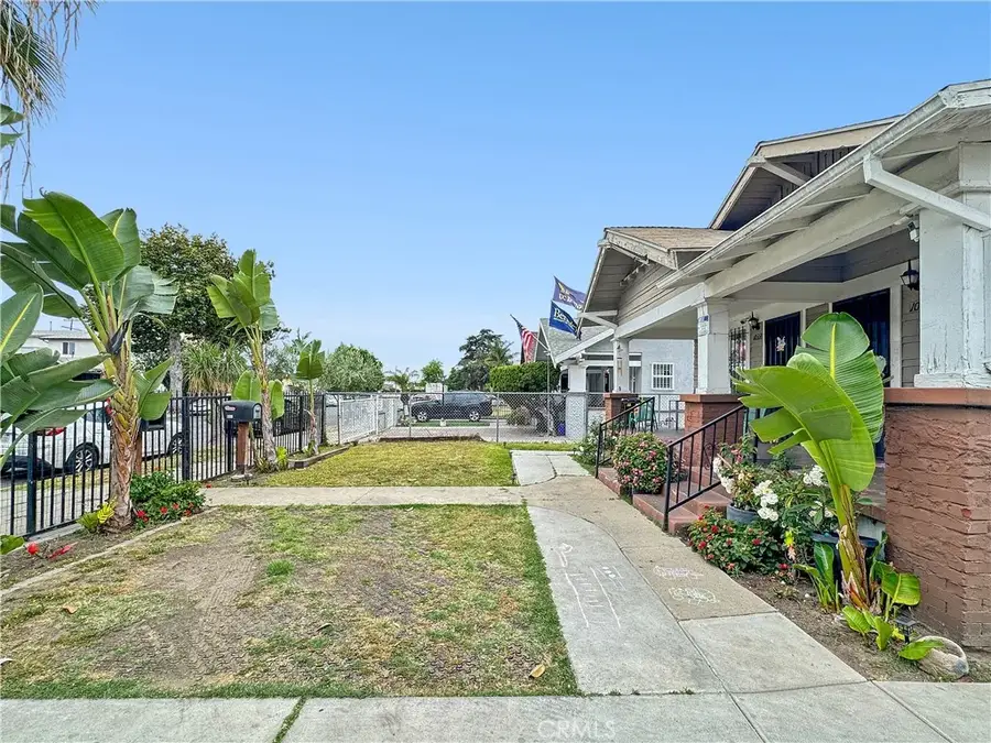 1031 W 61st Street, Los Angeles, CA 90044 - #3