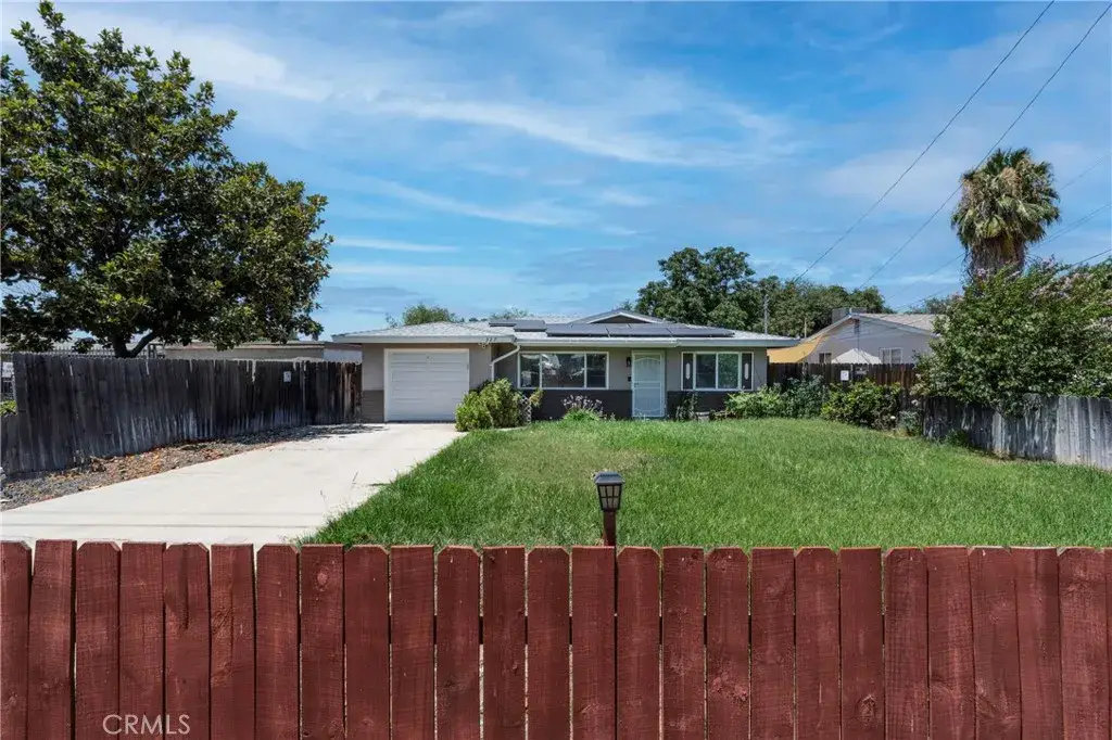 327 S Gilbert, Hemet, CA 92543 - #1