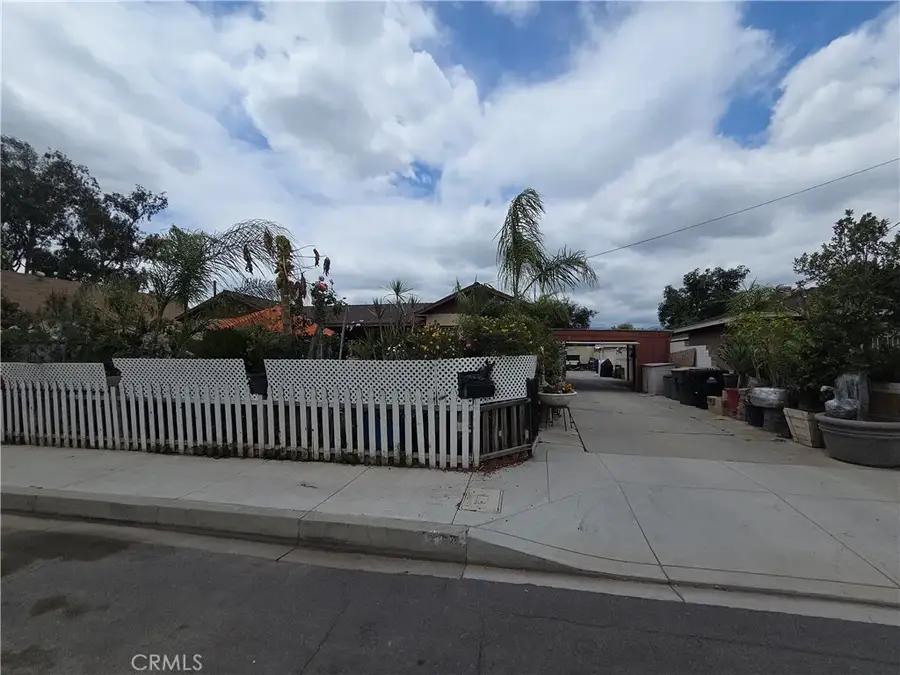 322 W Phillips, Ontario, CA 91762 - #2