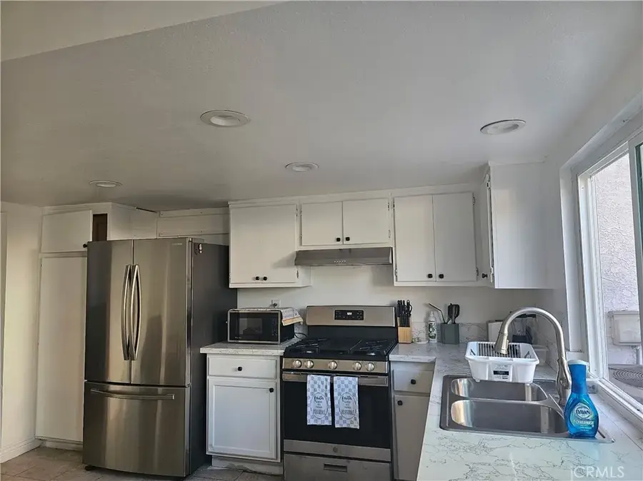 1386 E F, Ontario, CA 91764 - #3