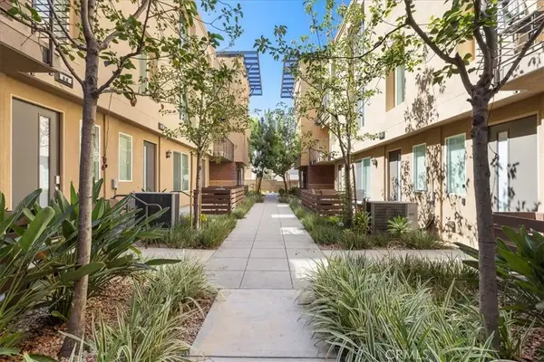 422 W Route 66, Glendora, CA 91740