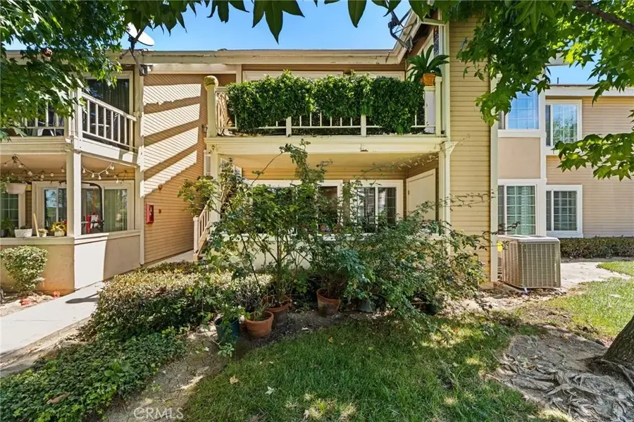 3860 Amberly Dr #F, Inglewood, CA 90305 - #2
