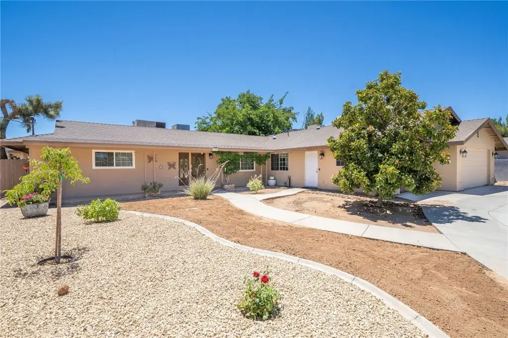 17345 Vista St, Hesperia, CA 92345 - #1