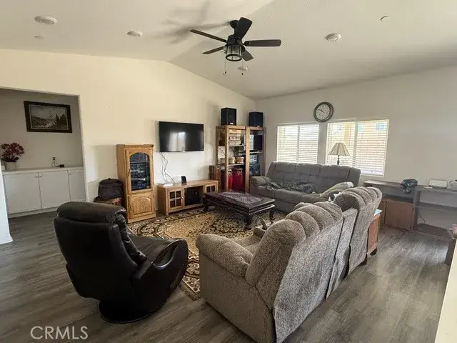 15563 San Francisco, Victorville, CA 92394 - #1