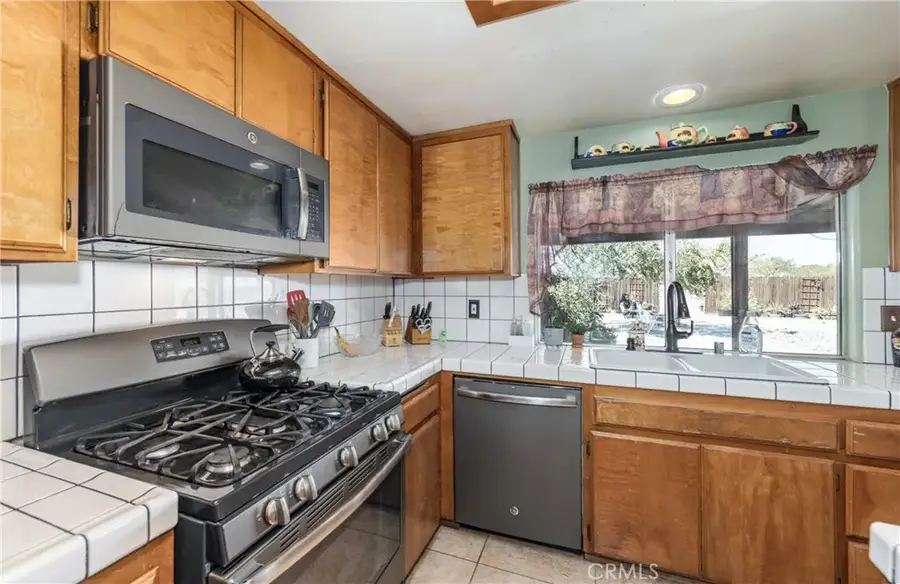 11090 Pinon, Hesperia, CA 92345 - #3