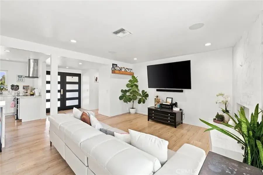 9654 La Reina, Downey, CA 90240 - #3