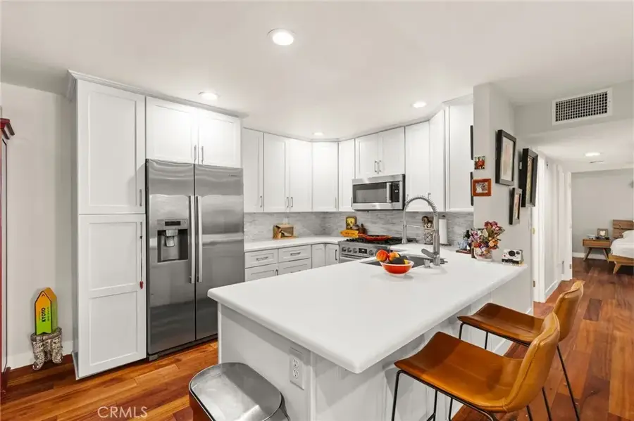 3860 Amberly Dr #F, Inglewood, CA 90305 - #3