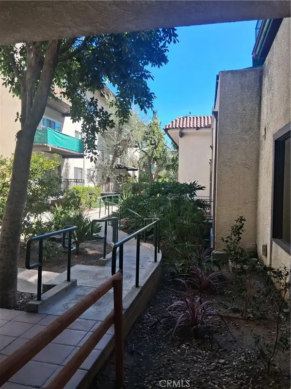 5640 White Oak Avenue #C216, Encino, CA 91316