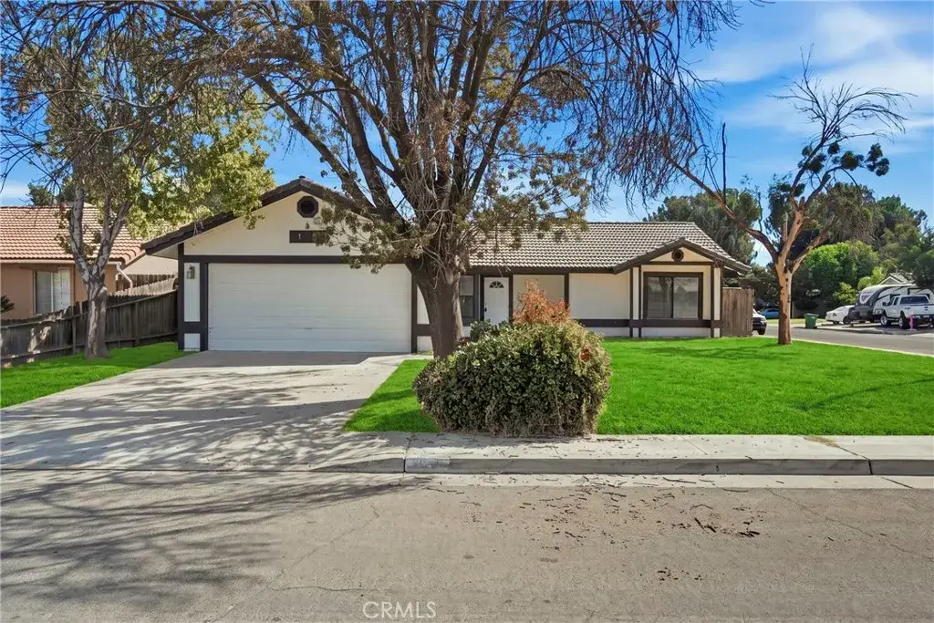 166 N Lyndsay, Dinuba, CA 93618 - #1