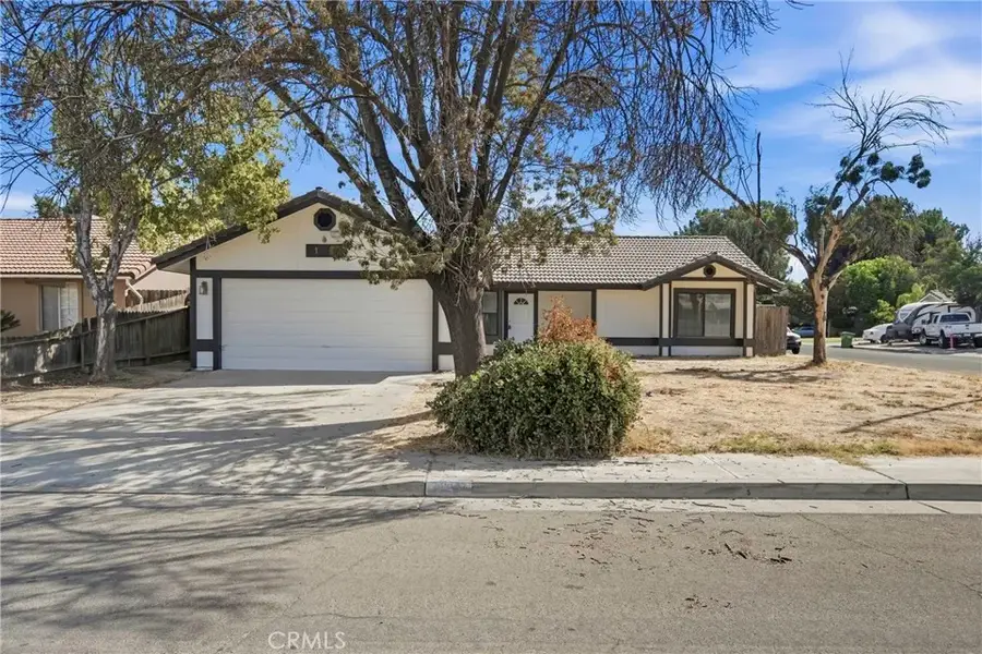 166 N Lyndsay, Dinuba, CA 93618 - #2