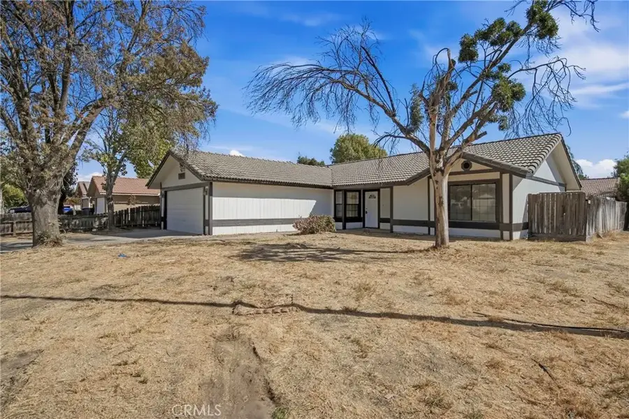 166 N Lyndsay, Dinuba, CA 93618 - #3