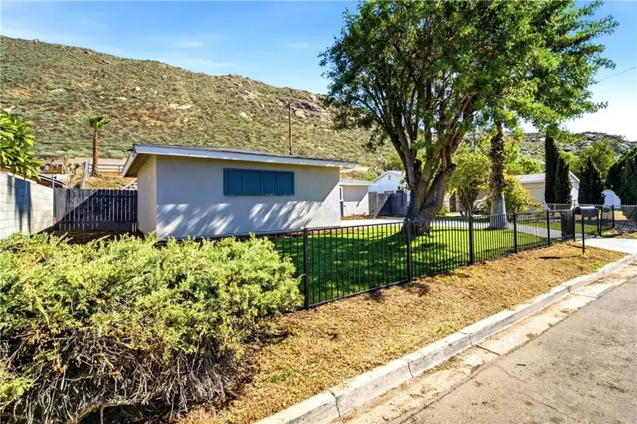 5901 Paramount, Riverside, CA 92509 - #3