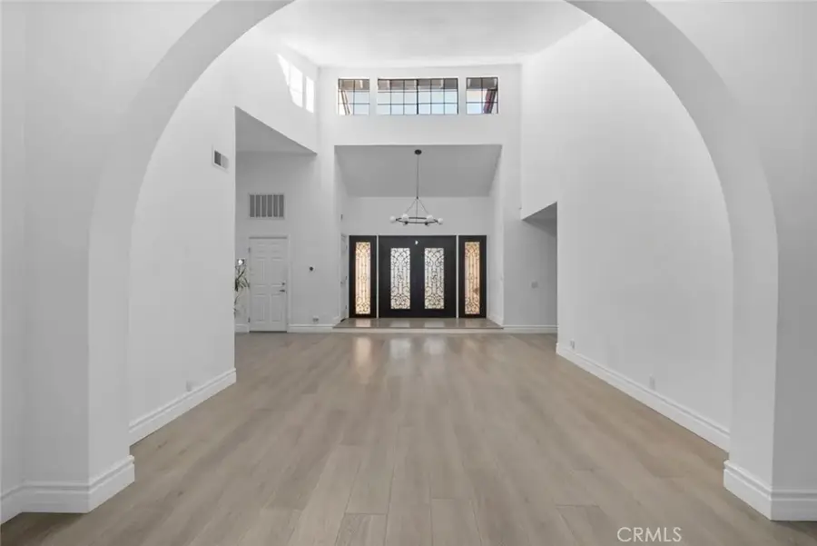 13800 Glenoaks Boulevard, Sylmar, CA 91342 - Image #3