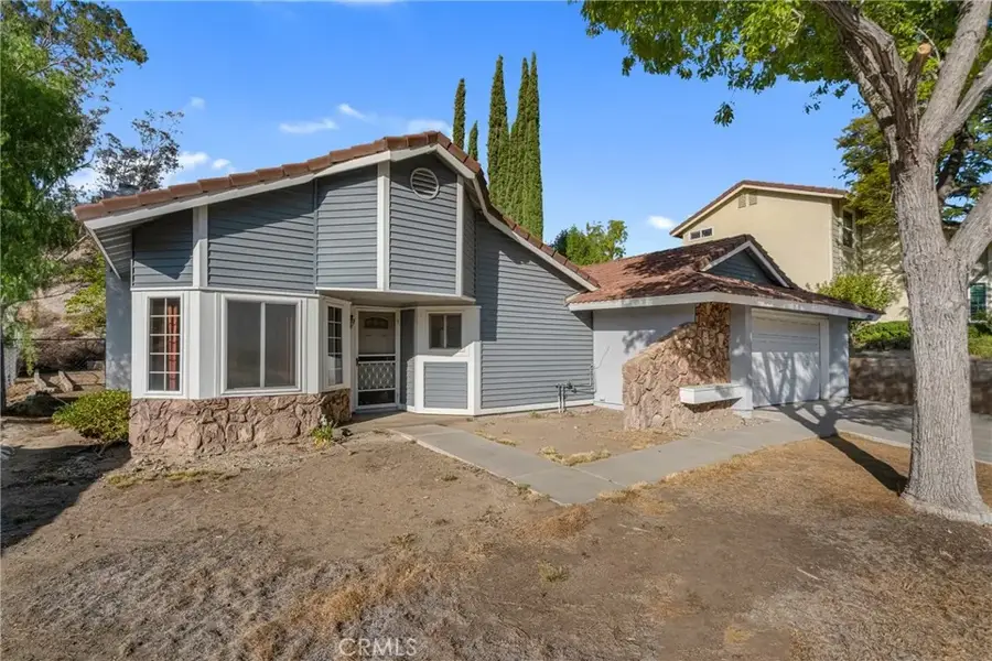 28955 Lillyglen Dr, Canyon Country, CA 91387 - Image #2