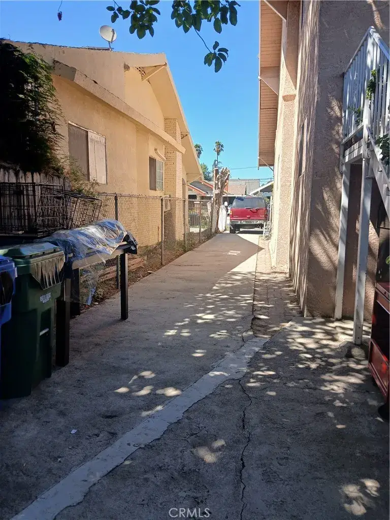 1060 W 51st Place, Los Angeles, CA 90037 - Image #2