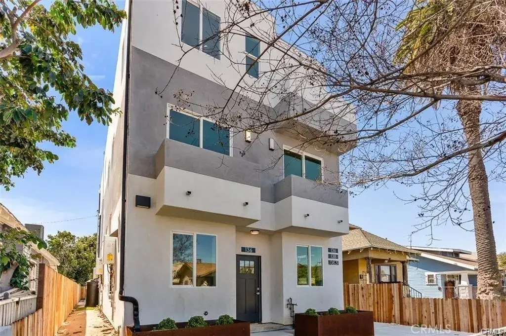 136 W 48th Street, Los Angeles, CA 90037 - Image #1