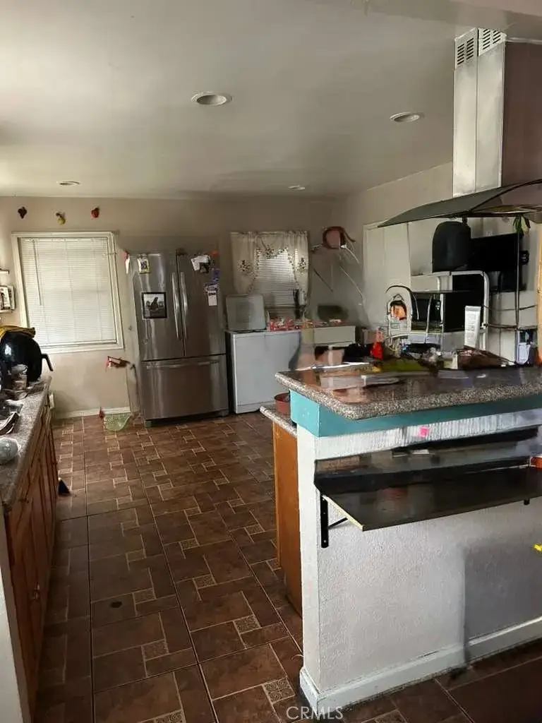 10401 State, South Gate, CA 90280 - Image #3