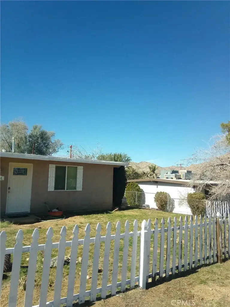 7454 Acoma, Yucca Valley, CA 92284 - #3