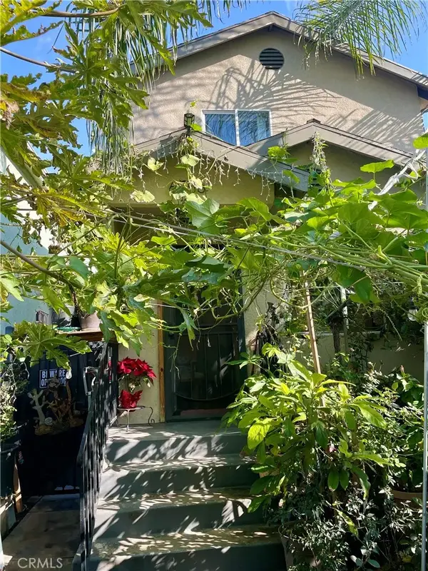 6558 S Van Ness, Los Angeles, CA 90047