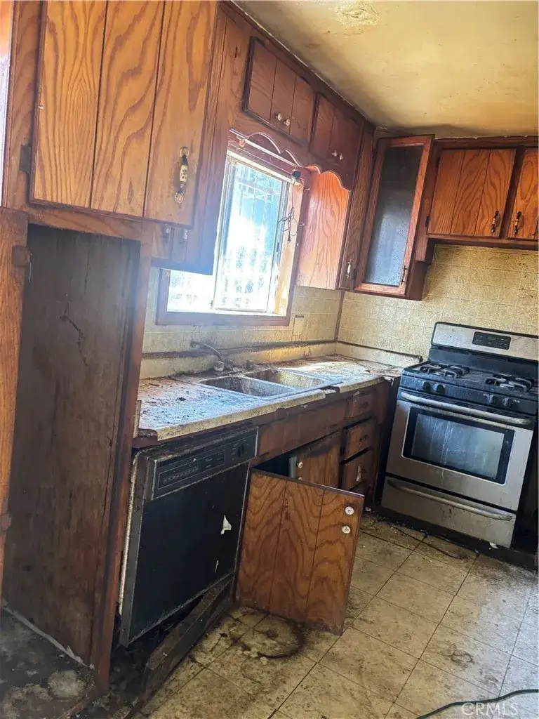 409 W Almond, Compton, CA 90220 - Image #3