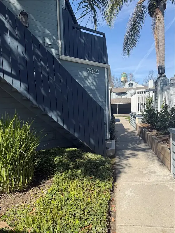 7312 Quill Dr #18, Downey, CA 90242