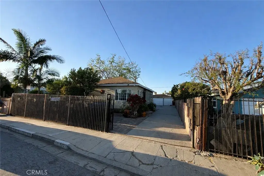 817 W Arbutus, Compton, CA 90220 - #1