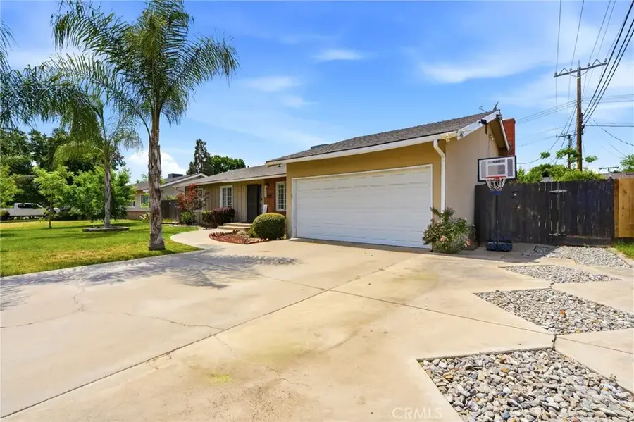 1237 S Clover, Visalia, CA 93277 - #3