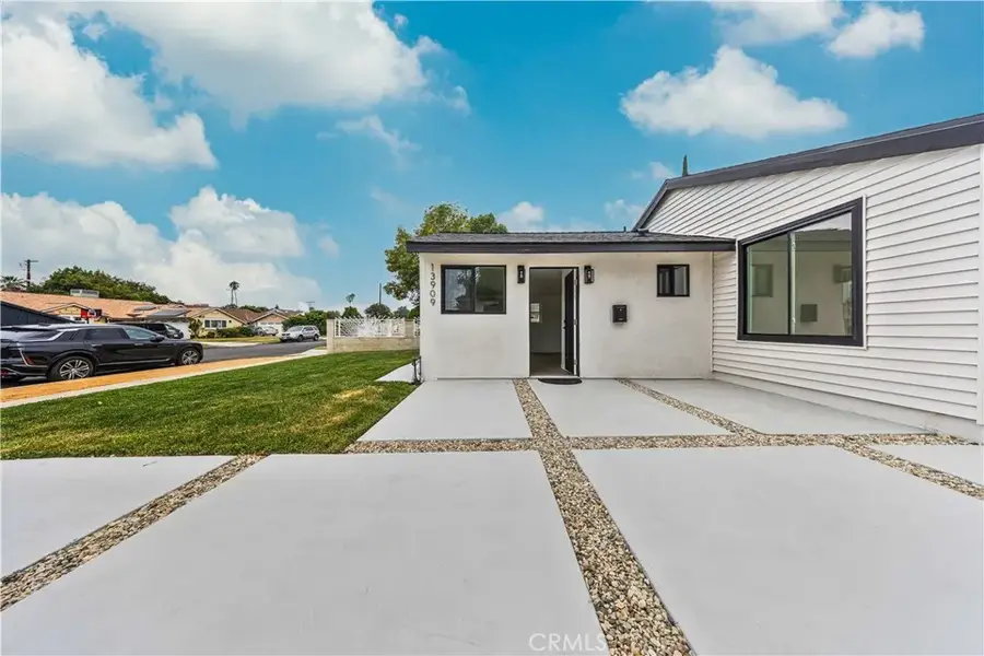13907 Wyandotte, Van Nuys, CA 91405 - #3