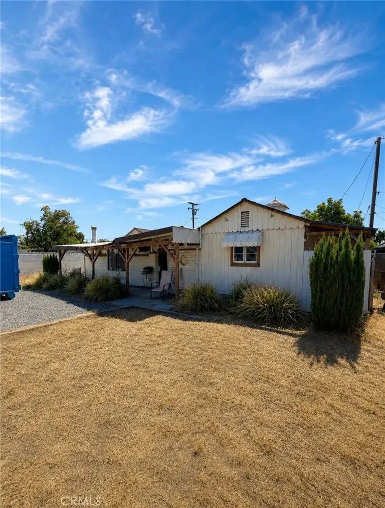 1082 S Santa Fe St, Hemet, CA 92543 - #1