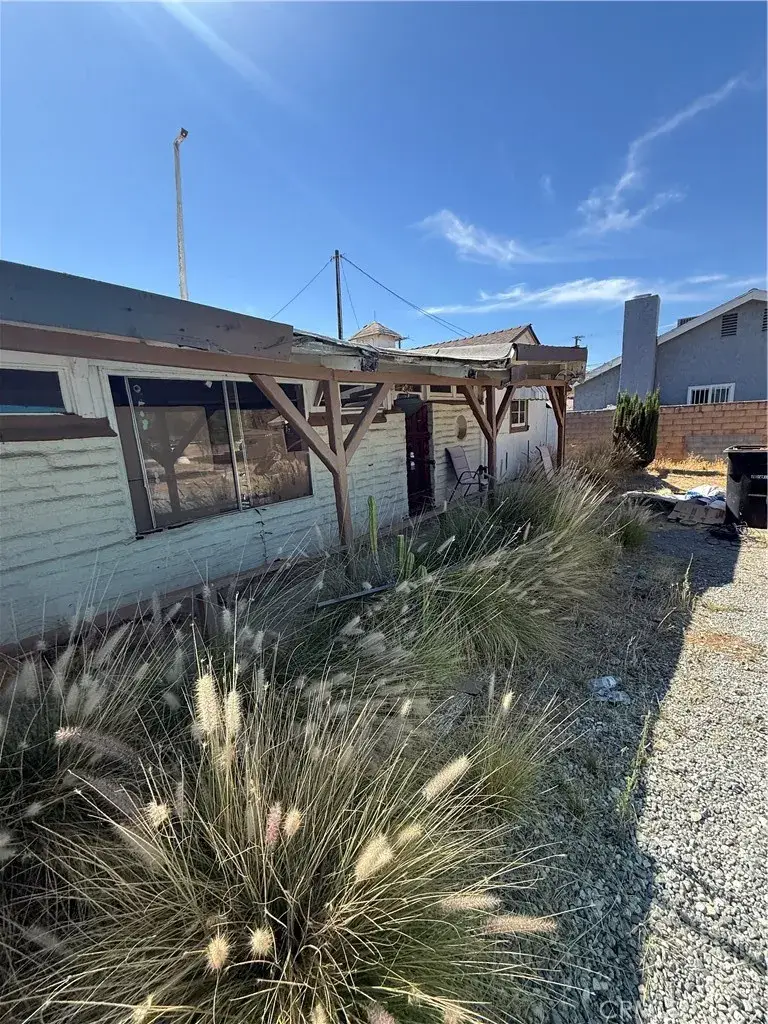 1082 S Santa Fe St, Hemet, CA 92543 - #3
